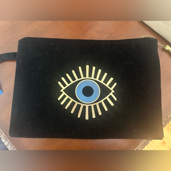 🆕 Evil Eye Velvety Pouch - Picture 1 of 6